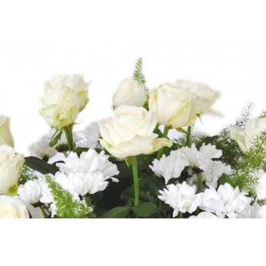 Fleurs en Deuil | zoom sur les roses blanches du Coussin de fleurs blanches "Pureté"