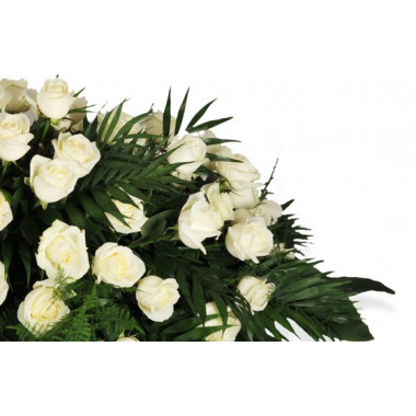 Fleurs en Deuil | zoom sur un ensemble de roses blanches de la Raquette de roses blanches "L'Ange Gardien"