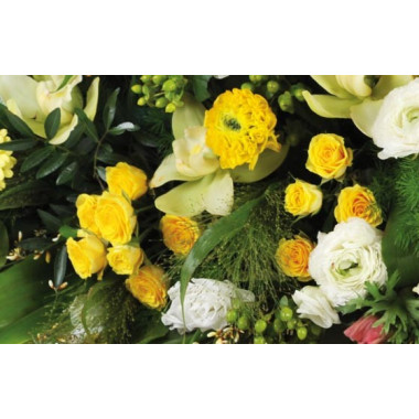 Fleurs en Deuil | vue sur des roses jaunes de la Raquettes fleurs colorées de deuil "Comète"