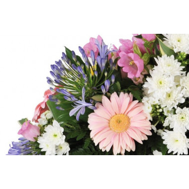 Fleurs en Deuil | vue sur un gerberas rose et une agapanthes mauve de la Raquette de deuil tricolore "L'Aurore"