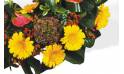 Fleurs en Deuil | Vue sur des gerberas jaunes et des hortensia vert-pourpre de la Couronne de fleurs jaune "Lumière"