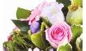 Fleurs en Deuil | Zoom sur les fleurettes de saisons du Bouquet de fleurs rond deuil "Reflet"