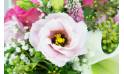 Fleurs en Deuil | macro sur un lisianthus du Bouquet rond de fleurs deuil "Notre Soutien"