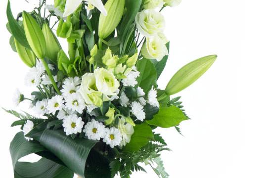 Fleurs en Deuil | zoom sur le centre du Bouquet de deuil blanc "Condoléances" Fleurs en Deuil | zoom sur le centre du Bouquet de deuil blanc "Condoléances"