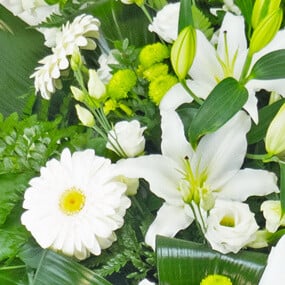 Fleurs en Deuil | mosaïque : zoom sur des fleurs de la Gerbe de fleurs deuil blanche