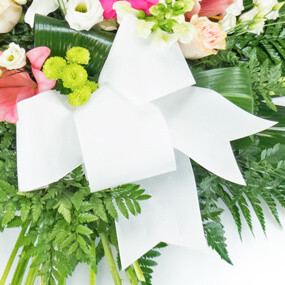 Fleurs en Deuil | mosaïque : image du noeud de la Gerbe de deuil de fleurs roses & blanches