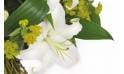Fleurs en Deuil | zoom sur un lys blanc de la création florale