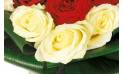 Fleurs en Deuil | zoom sur les roses blanches du bouquet de roses