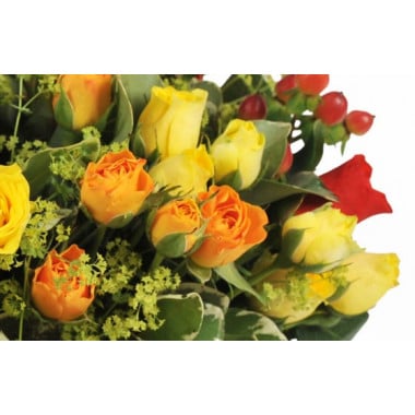 Fleurs en Deuil | zoom sur des rose oranges du Bouquet de roses rouges, jaunes, oranges "Panama"