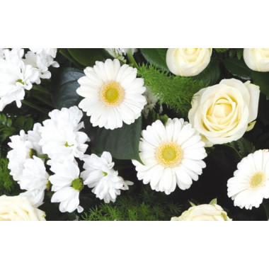 Fleurs en Deuil | zoom sur les fleurs du Coussin de fleurs blanches "Pureté"