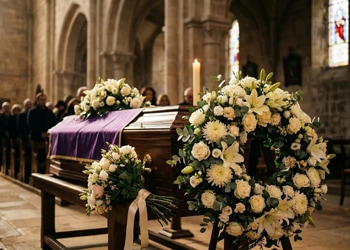 Quelle est la différence entre une couronne et une gerbe funéraire ?